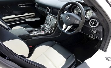 Mercedes-Benz SLS AMG 10