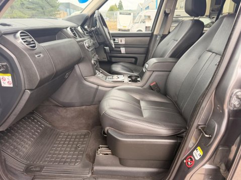Land Rover Discovery 3.0 SD V6 Graphite Auto 4WD Euro 6 (s/s) 5dr 34
