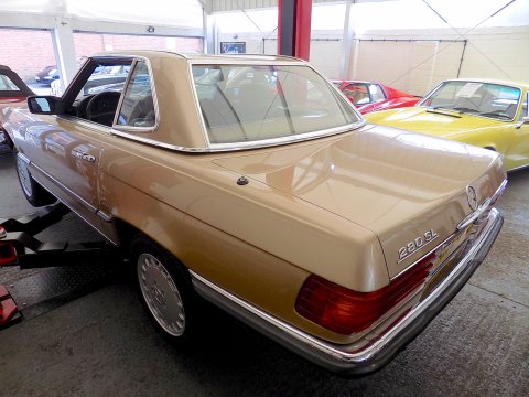 Mercedes-Benz R107 280 SL Sports - LHD 38
