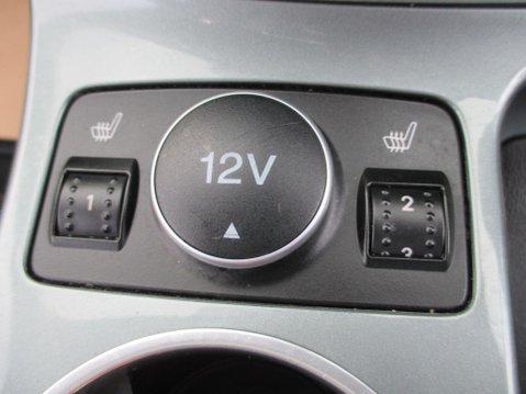 Ford C-Max 1.0T EcoBoost Titanium X Euro 5 (s/s) 5dr 39