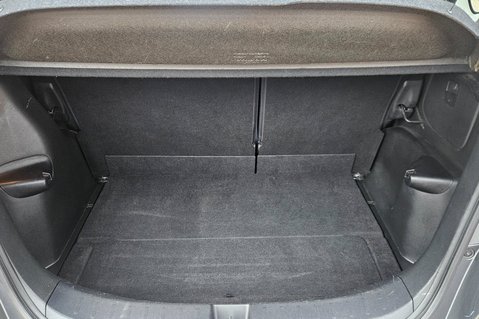 Honda Jazz I-VTEC ES..12 SERVICES LAST ONE @75K .. BEST COLOUR !!.. 1 PREVIOUS KEEPER  6