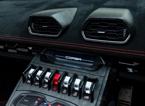 Lamborghini Huracan Spyder LP640-4 Performante 21