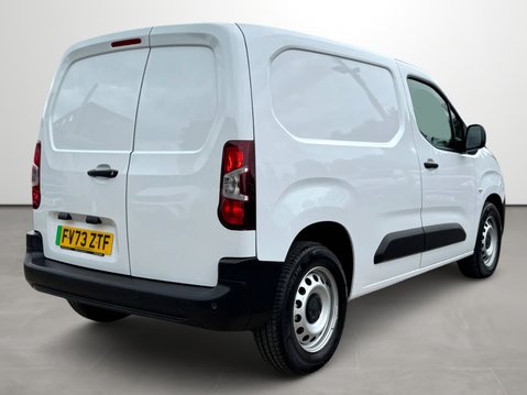 Peugeot Partner 800 100kW 50kWh Professional Premium + Van Auto 8