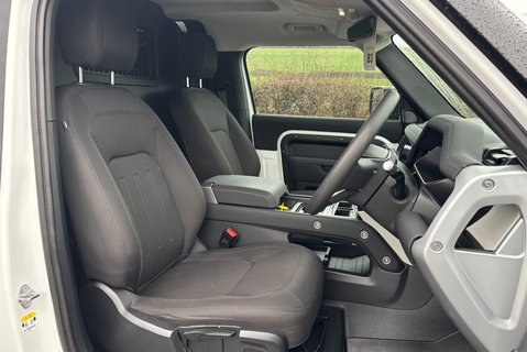 Land Rover Defender 90 D200 Hard Top MHEV 4