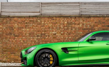 Mercedes-Benz AMG GT R 32