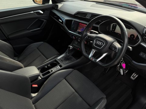 Audi Q3 1.5 TFSI CoD 35 Black Edition S Tronic Euro 6 (s/s) 5dr 13