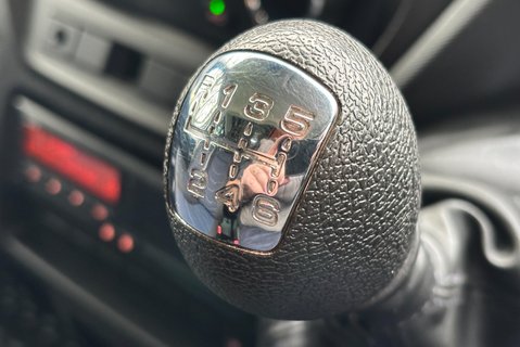 Iveco Daily 70C18V Welfare Unit - Tail Lift / Toilet / 7 Seats / Air Con 39