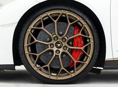 Lamborghini Huracan LP640-4 Performante 8