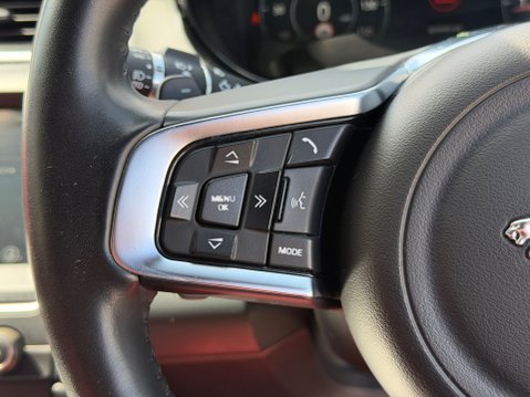 Jaguar E-Pace R-DYNAMIC HSE 14