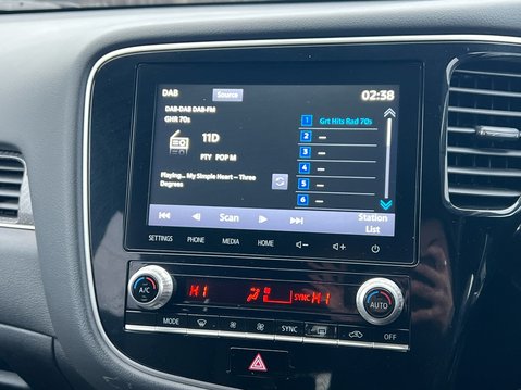 Mitsubishi Outlander PHEV DYNAMIC 12