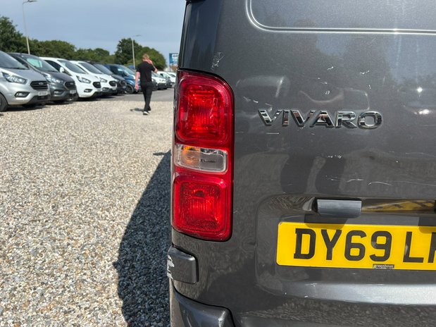 Vauxhall Vivaro SWB L1H1 Low Roof Sportive 2700 Air Con Sensors EURO 6 NO VAT 26