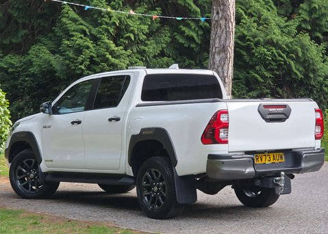 Toyota Hilux 2.8 HI-Luxury Invincible X D-4D 4WD Double Cab Auto 4WD 5dr 6