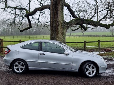 Mercedes-Benz C Class C180 KOMPRESSOR SE SPORTS 3