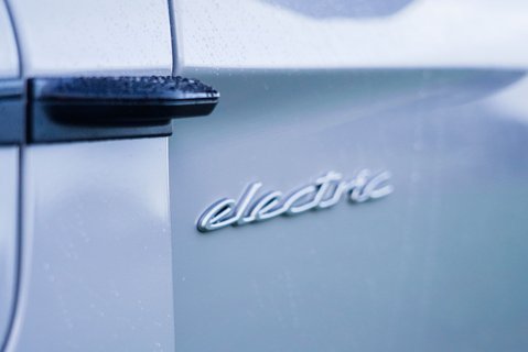 Porsche Taycan Performance Plus 93.4kWh 23