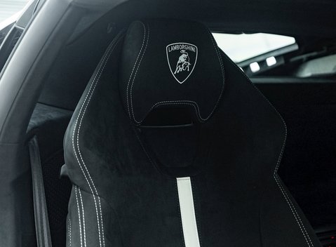 Lamborghini Huracan LP640-4 Performante 11
