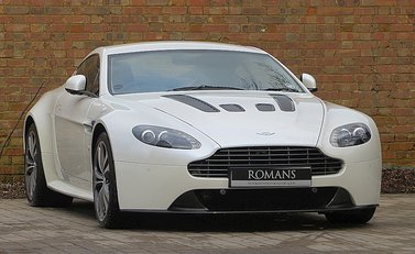 Aston Martin V12 Vantage 1