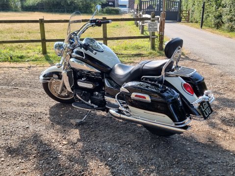 Triumph Rocket 111 Touring Old English White over Black 1 owner from New 7