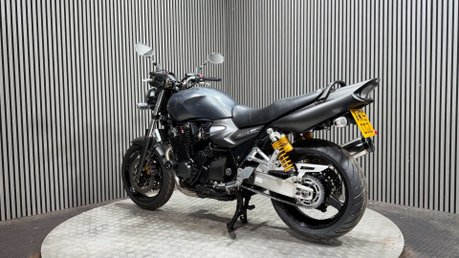 Yamaha XJR1300 RACER 2015 13K MOT MARCH 2027 WARRANTY MUSCLE BIKE 5