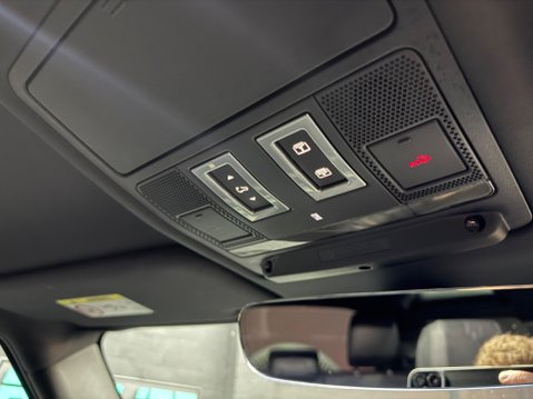 Land Rover Defender 3.0 D250 MHEV X-Dynamic S Auto 4WD Euro 6 (s/s) 3dr 29