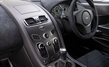 Aston Martin Vantage GT8 13