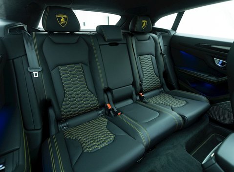 Lamborghini Urus 13