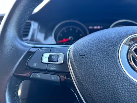 Volkswagen Golf SE NAVIGATION TSI BLUEMOTION TECHNOLOGY DSG 16