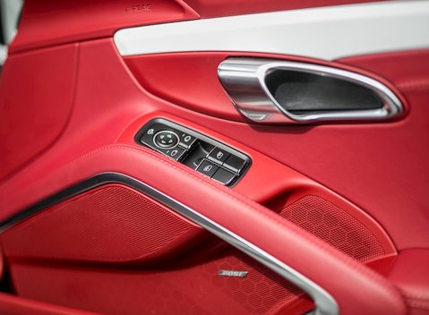 Porsche 911 (991) Targa 4S PDK 16