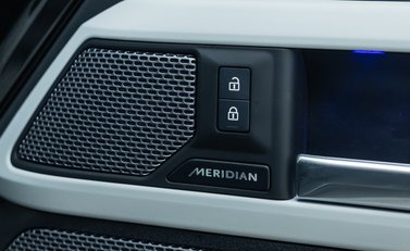 Land Rover Defender 110 P400E X-DYNAMIC HSE 26