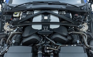 Aston Martin V12 Vantage ROADSTER 51