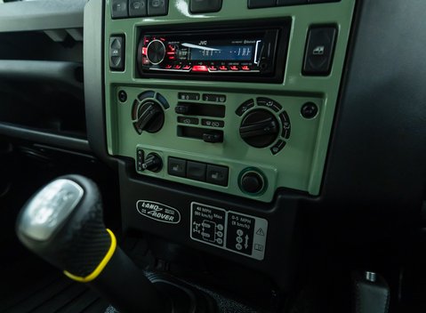 Land Rover Defender 110 HERITAGE 28