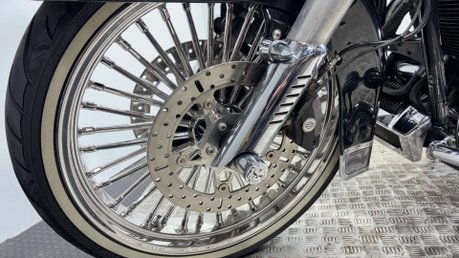 Harley-Davidson Touring 1690 FLHRC ROADKING CLASSIC 2012 TO MANY EXTRAS 21' WHEEL 24