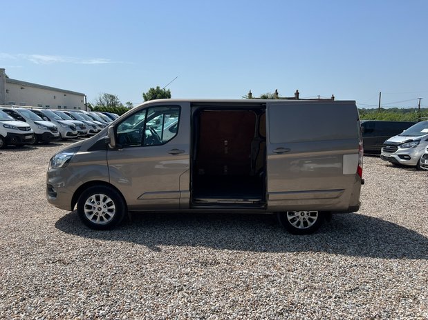 Ford Transit Custom SWB L1H1 (SOLD) Low Roof Limited 280 Air Con Alloys Sensors EURO 6 NO VAT 11