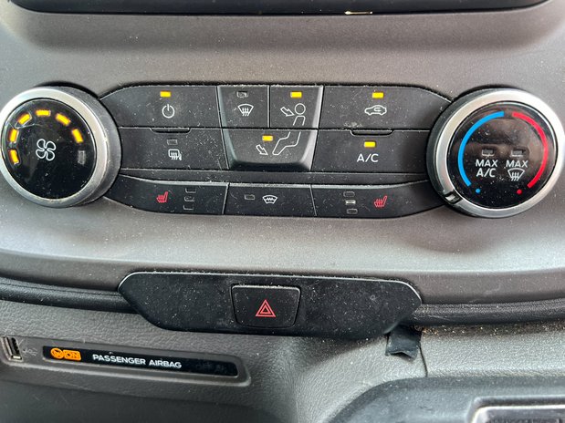 Ford Transit Custom AUTO SWB L1H1 Low Roof Trend Air Con Sensors Tow Bar EURO 6 NO VAT 38