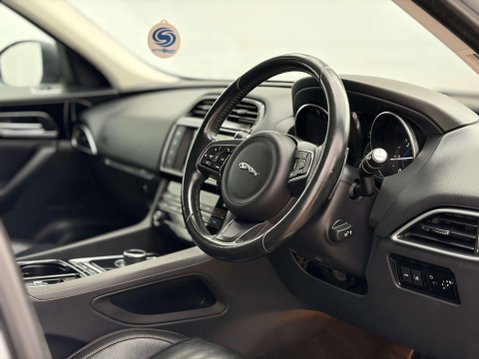 Jaguar F-Pace 2.0 F-PACE Prestige AWD D Auto 4WD 5dr 19