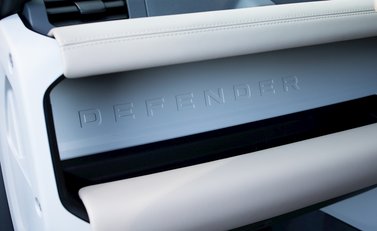 Land Rover Defender 110 HSE D240 25