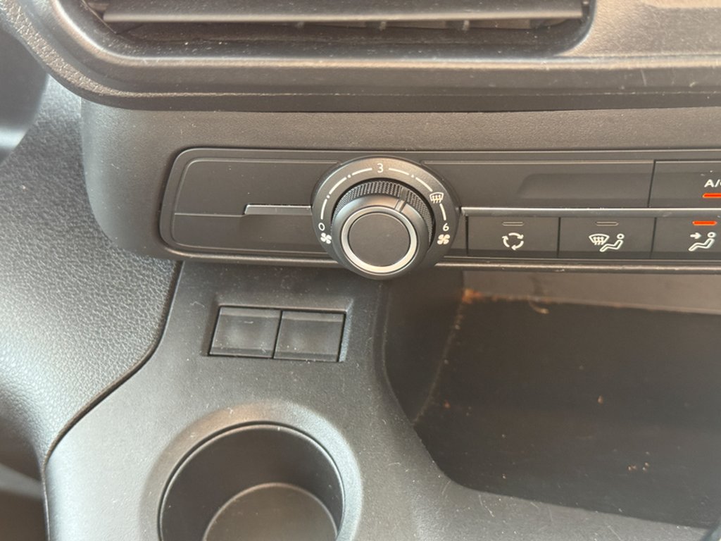 2021 Peugeot PartnerSWB L1H1 [SOLD MM] Low Roof Bluehdi Professional Air Con Sensors EURO 6 — thumbnail 33 of 51