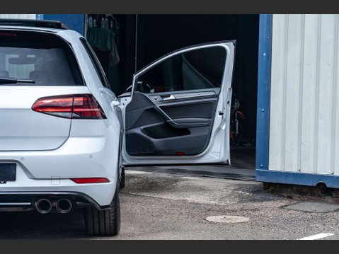 Volkswagen Golf 2.0 Golf R TSi Semi-Auto 4WD 5dr 8