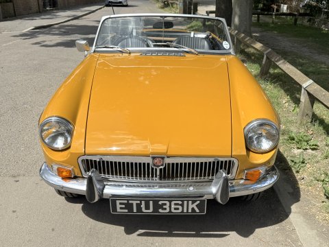 MG B ROADSTER 8