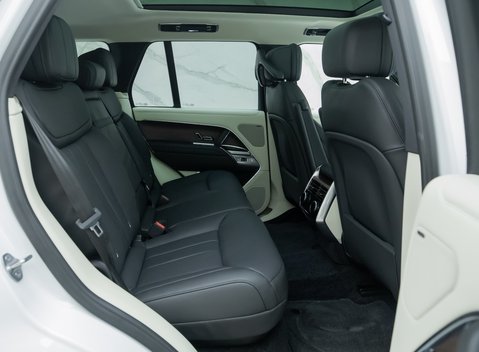 Land Rover Range Rover P440e SE 16