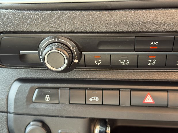 Vauxhall Vivaro SWB L1H1 Low Roof 2700 Pro Air Con Sensors Cam EURO 6 33