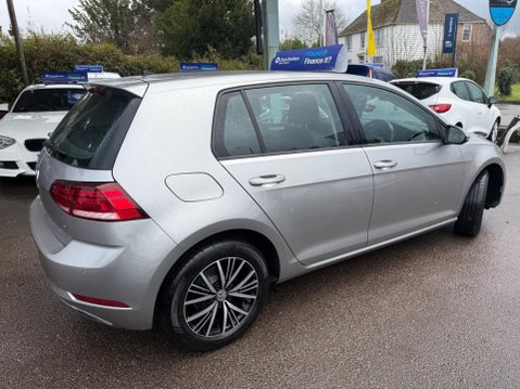 Volkswagen Golf 1.0 TSI BlueMotion Tech SE Nav Euro 6 (s/s) 5dr 8