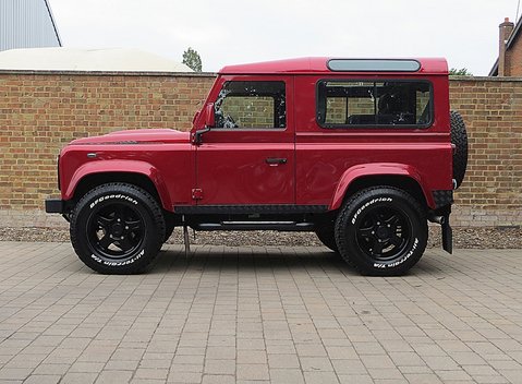 Land Rover Defender 90 XS 8