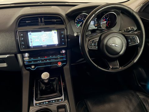 Jaguar F-Pace PRESTIGE AWD 13