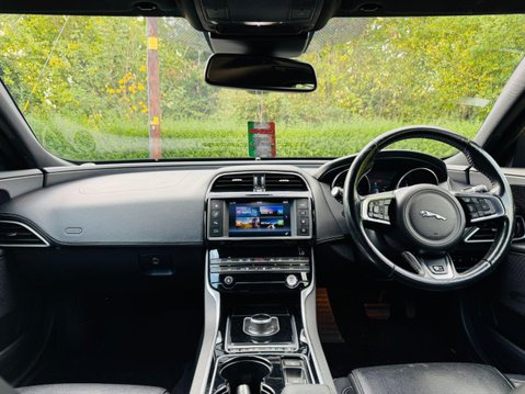 Jaguar XE 2.0d R-Sport Saloon 4dr Diesel Auto Euro 6 (s/s) (180 ps) 18