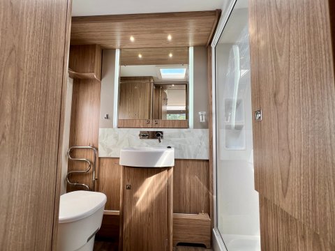 Coachman VIP 460  19