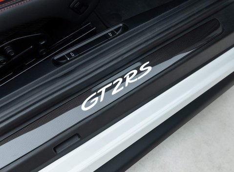 Porsche 911 GT2 RS (991) 21