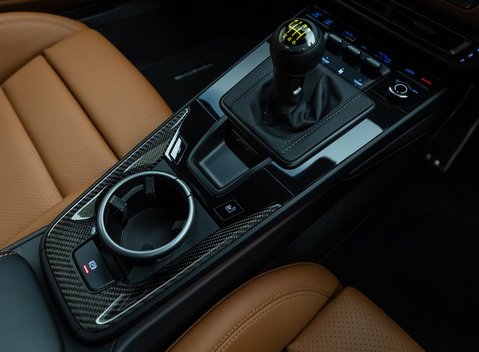 Porsche 911 GT3 TOURING (992) 22