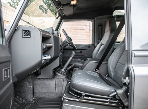 Land Rover Defender 90 TD XS Station Wagon 14