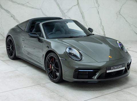 Porsche 911 Targa 4 GTS (992) 11