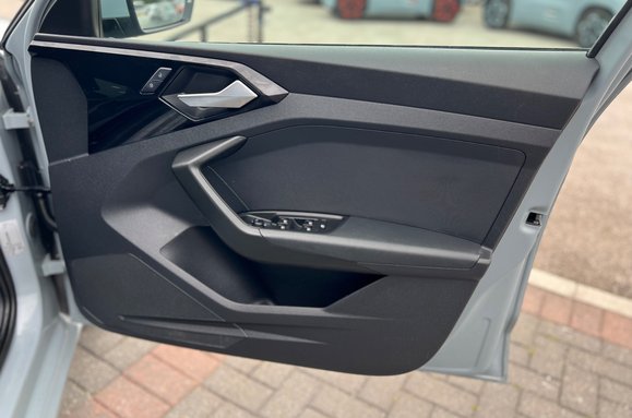 Audi A1 SPORTBACK 1.0 TFSI TECHNIK 21